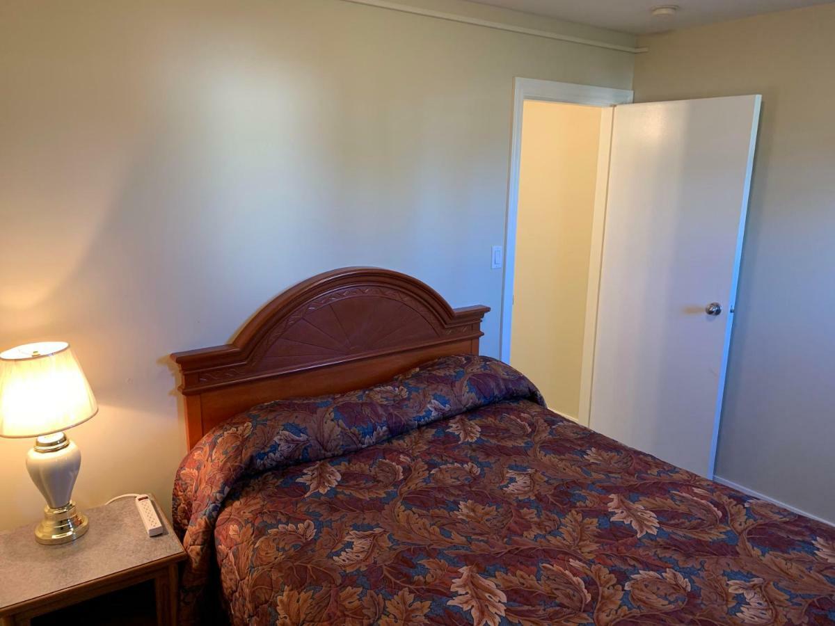 Red Deer Inn & Suites Exteriér fotografie